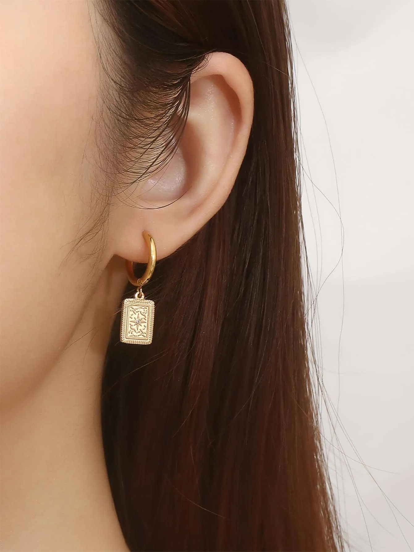 MURPHY Huggie Sleeper Earrings - Gold
