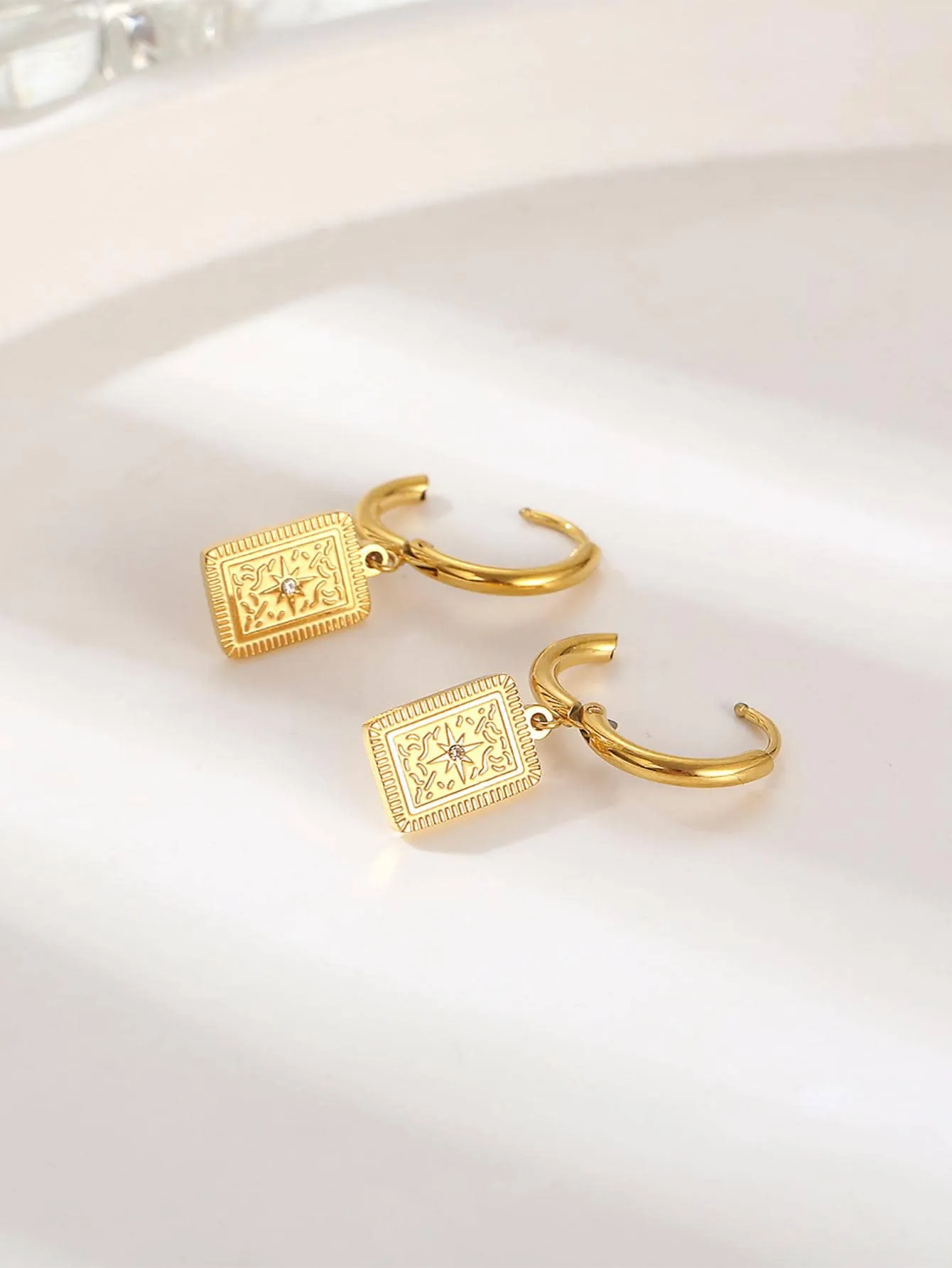 MURPHY Huggie Sleeper Earrings - Gold