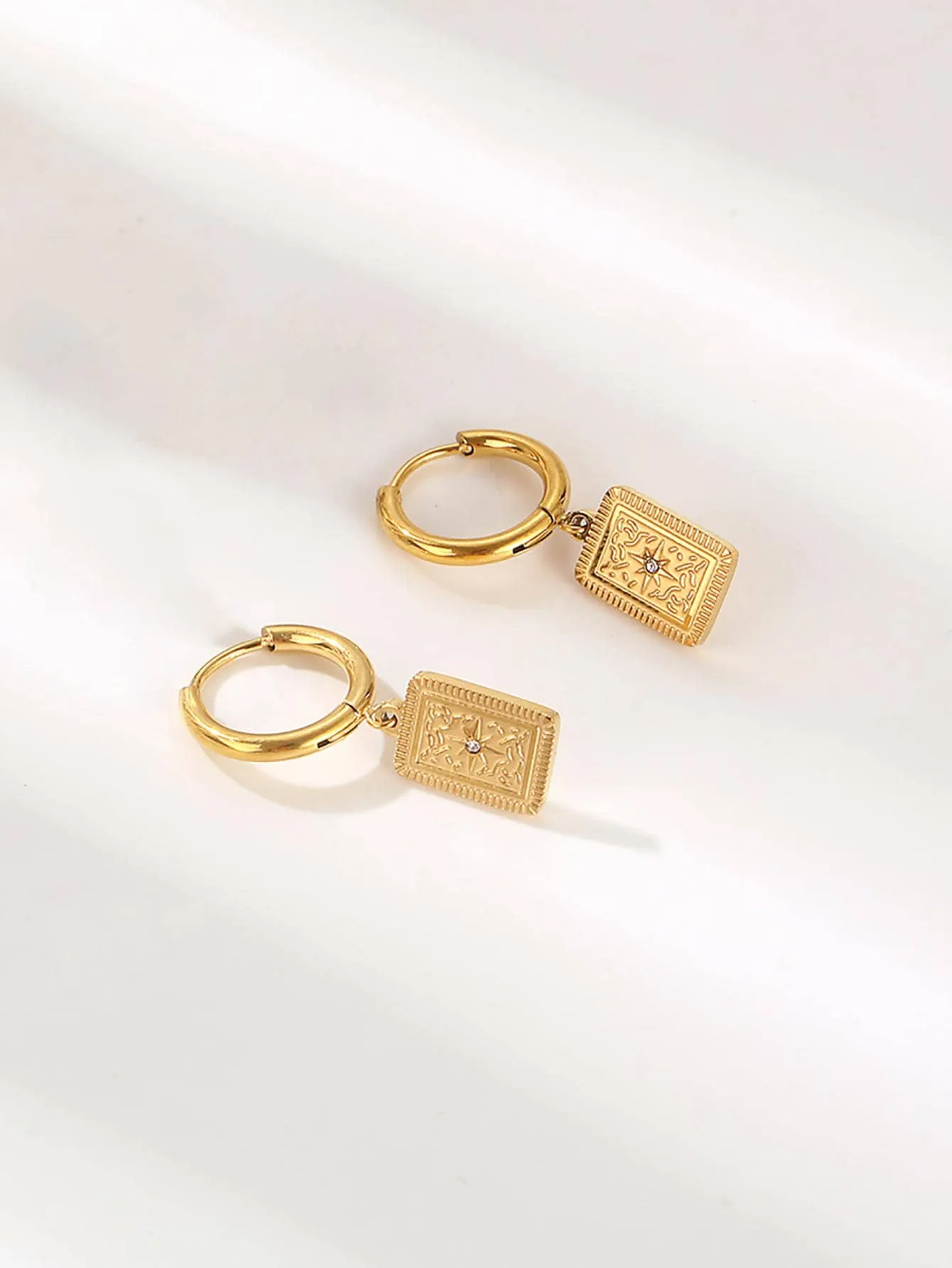 MURPHY Huggie Sleeper Earrings - Gold
